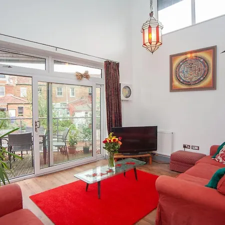 Special 3 Bedroom Townhouse With Parking In Hébergement de vacances *