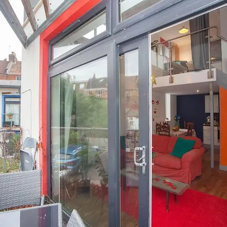 Hébergement de vacances Special 3 Bedroom Townhouse With Parking In Bristol