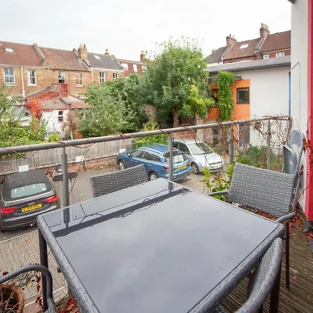 Special 3 Bedroom Townhouse With Parking In *