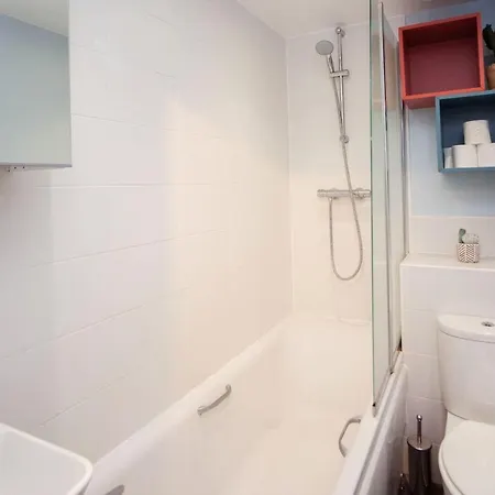 Special 3 Bedroom Townhouse With Parking In Bristol