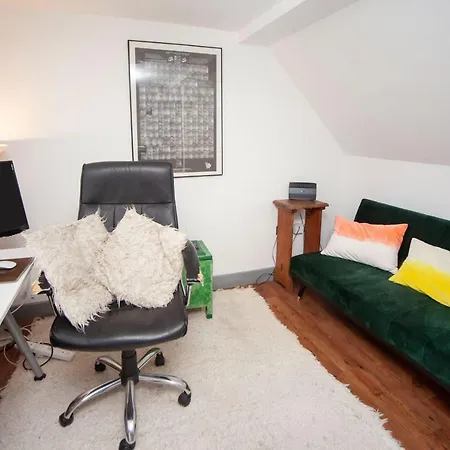 Special 3 Bedroom Townhouse With Parking In Hébergement de vacances Bristol