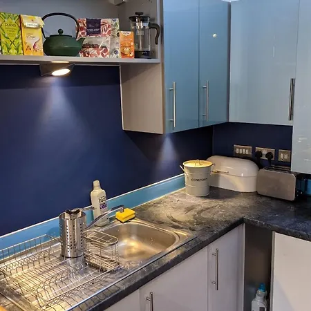 Special 3 Bedroom Townhouse With Parking In * Bristol