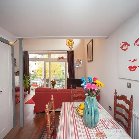 Special 3 Bedroom Townhouse With Parking In *