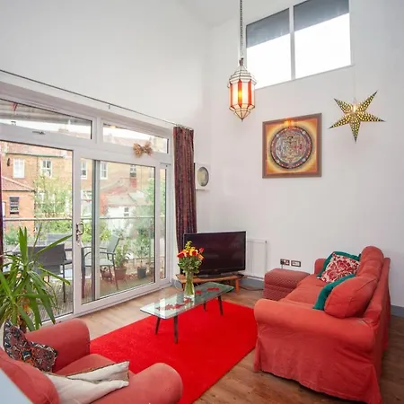 Special 3 Bedroom Townhouse With Parking In Nyaraló *