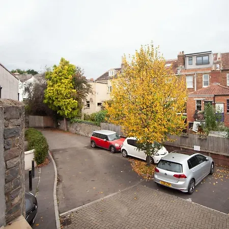 Special 3 Bedroom Townhouse With Parking In Nyaraló
